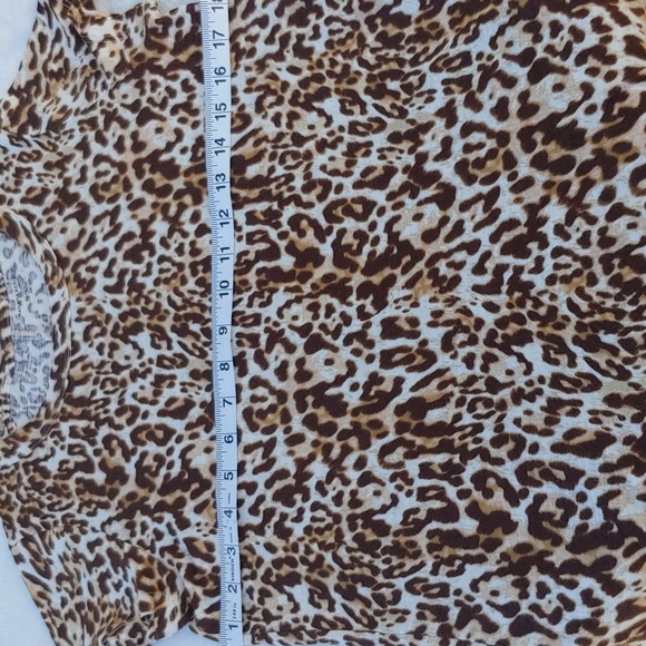 Banana Republic Leopard Print Women's Tee size Small - Picture 8 of 12